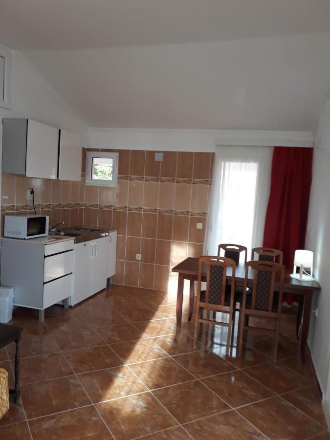 Apartments Jovanic With 2 Bedrooms Sutomore Eksteriør billede