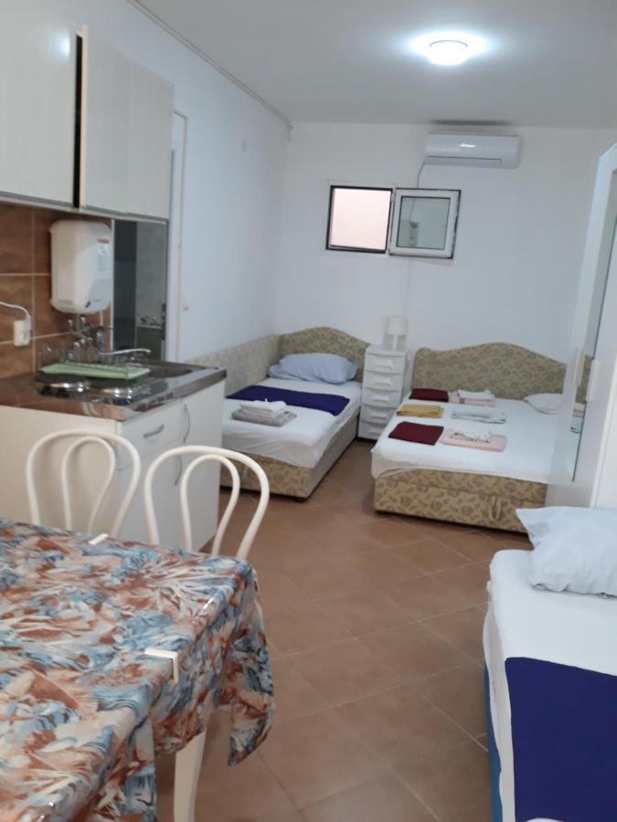 Apartments Jovanic With 2 Bedrooms Sutomore Eksteriør billede
